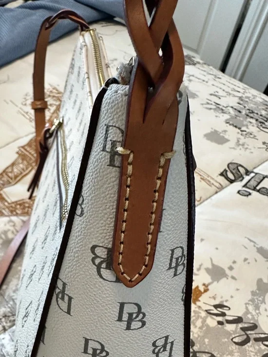 EUC! Dooney & Bourke Tracy Crossbody with Brown Trim and Strap - Picture 10 of 13